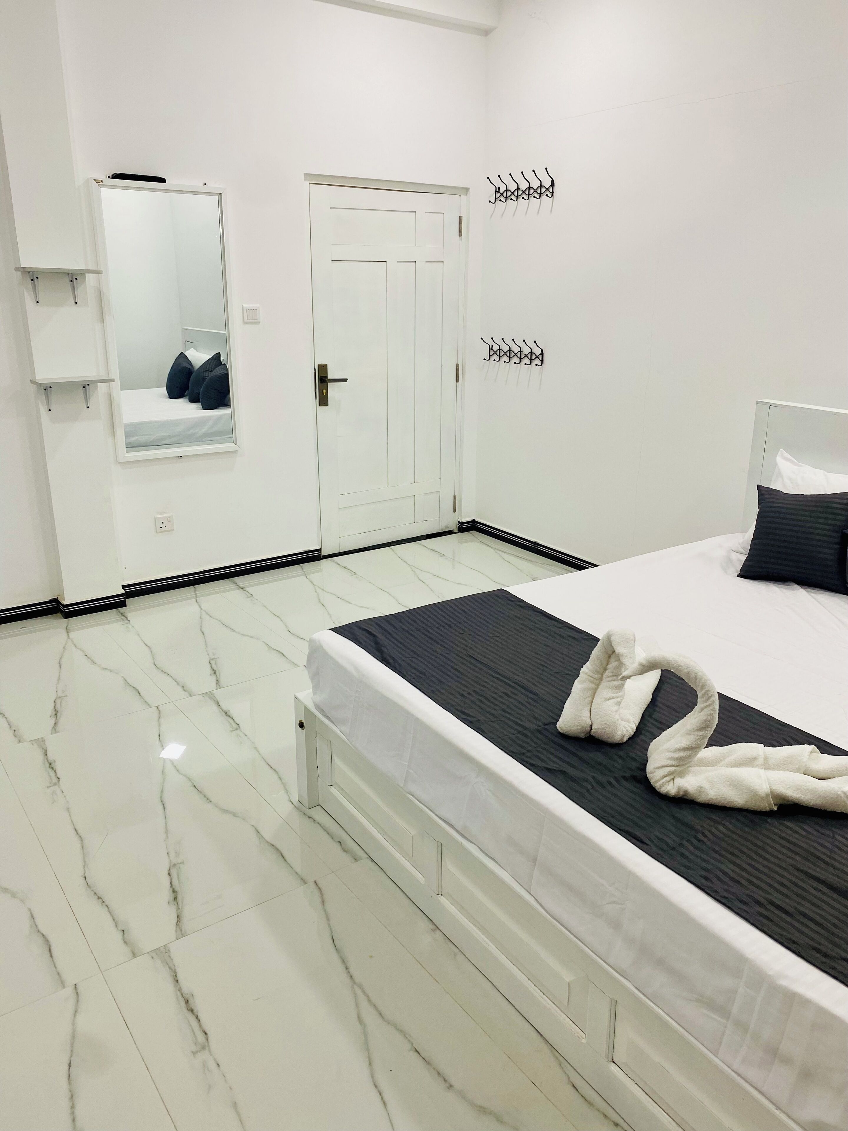 Iron/ironing board, free WiFi, bed sheets