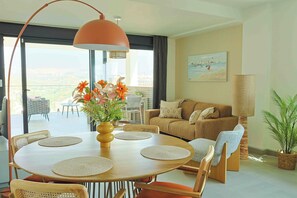 Dining room - Luxury Apartment - Sea, Mountain, Golf - La Duquesa Manilva (Manilva)