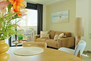 Appartement, 2 slaapkamers, balkon, uitzicht op tuin | Woonkamer