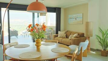 Apartment, 2 Bedrooms, Balcony, Garden View | Dining room