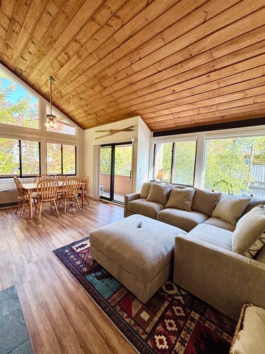 Cozy Oasis With Loon Mountain Views + Ski Shuttle