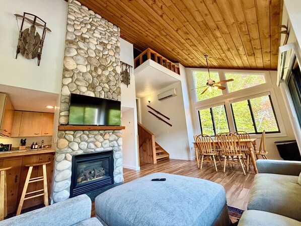 Smart-tv en een open haard