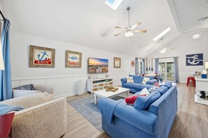 TV - Captain's Cove Cherry Grove House w Pool and Views (North Myrtle Beach)