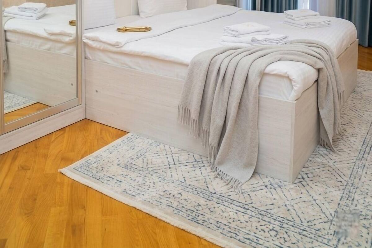 パノラミック アパートメント | 高級寝具、羽毛の掛け布団、ピロートップベッド、ミニバー