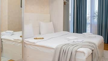 Panoramic Apartment | Premium bedding, down comforters, pillowtop beds, minibar