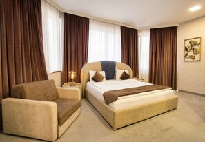 Premium bedding, down duvets, pillow-top beds, minibar - Sunday Hotel (Baku)