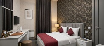 Sunday Hotel