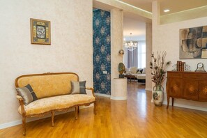 Panoramic Apartment | Living area | 32-inch Smart TV with cable channels, Netflix, streaming services - Sunday Hotel (Baku)