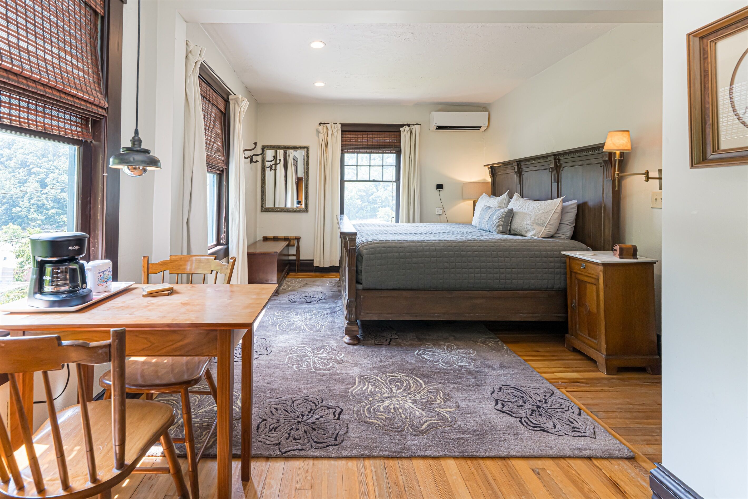 1 bedroom, iron/ironing board, travel cot, free WiFi