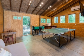 Games room - Marshall House Inn Grandview Suite, Walk Downtown (Marshall)