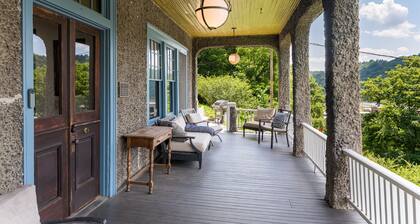 Marshall House Inn 2-Bedroom Suite, Walk Downtown