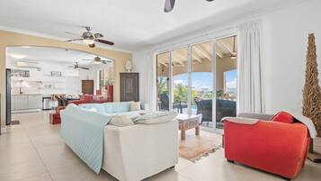 House (3 Bedrooms) | Property amenity