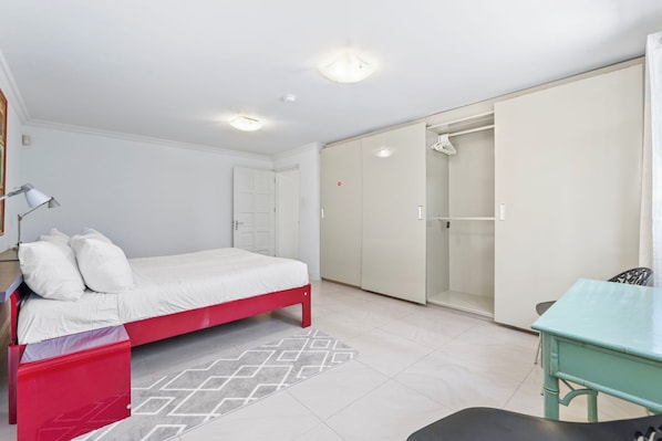 House (3 Bedrooms) | Property amenity