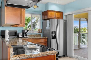Fridge, microwave, oven, stovetop - Sunset Harbor Waterfront Villa with Dock, Cabana Club (Marathon)