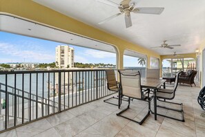 Outdoor dining - Sunset Harbor Waterfront Villa with Dock, Cabana Club (Marathon)