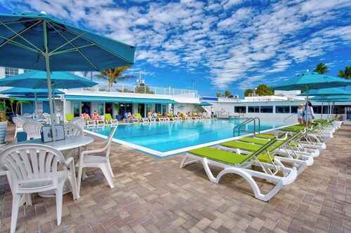 Sunset Harbor Waterfront Villa with Dock, Cabana Club