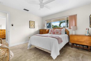 3 bedrooms, desk, iron/ironing board, WiFi