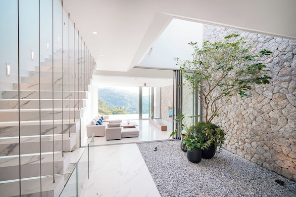 Exclusive Villa, 5 Bedrooms, Balcony, Sea View | Living area