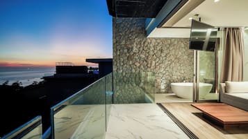 Exclusive Villa, 5 Bedrooms, Sea View, Corner | Iron/ironing board, free WiFi, bed sheets