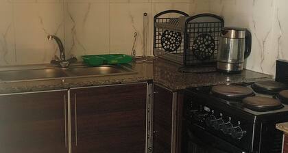 Serene 5-bedroom Apartment in Kinshasa's 10ème Rue Limete-résidentiel