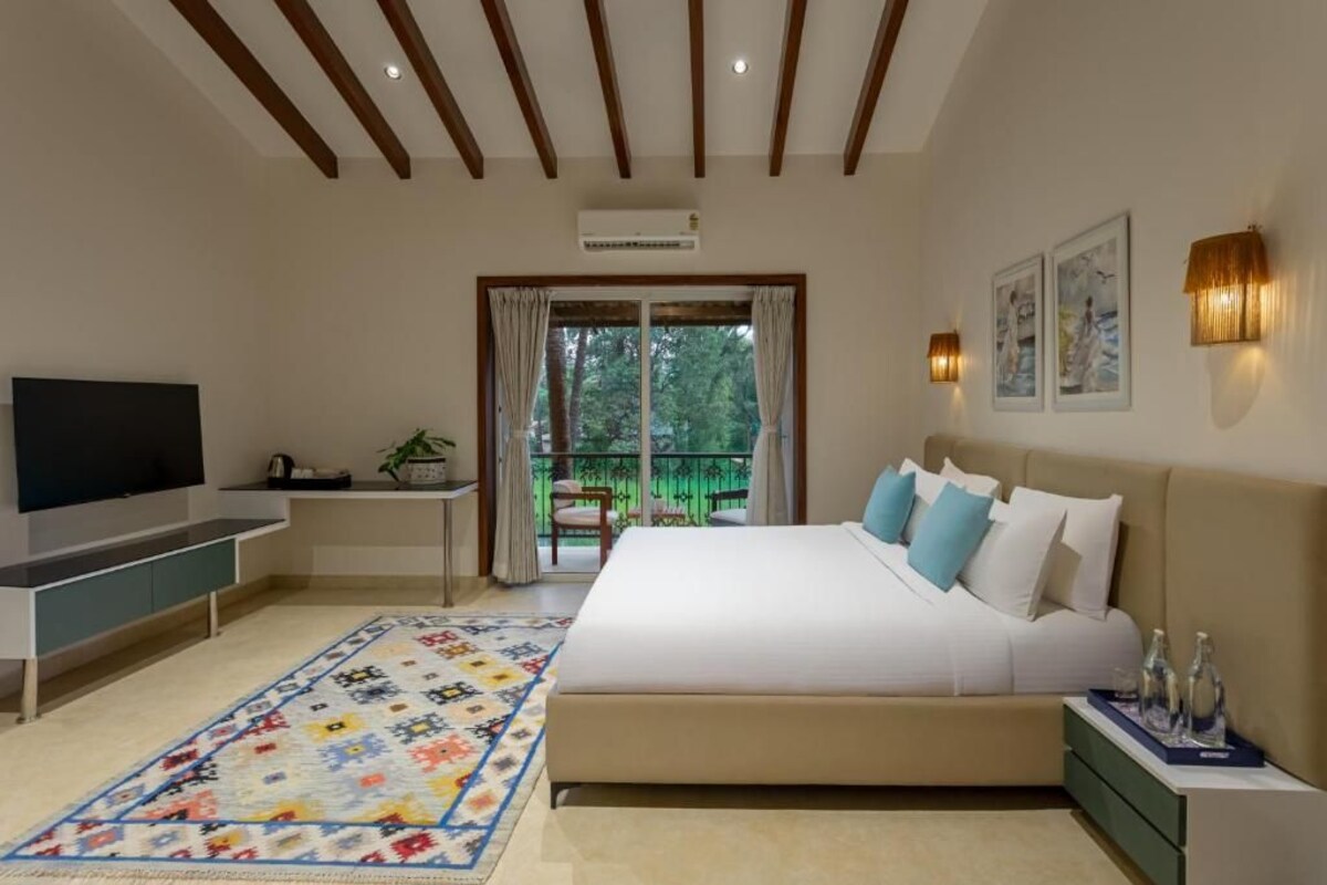 Egyptian cotton sheets, premium bedding, memory foam beds, soundproofing