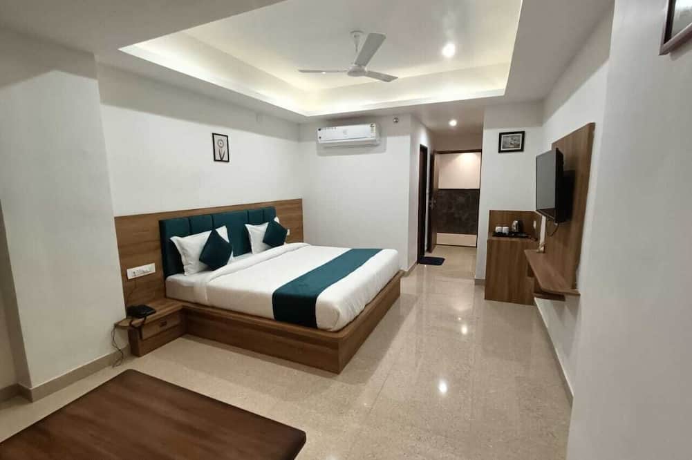 Hotel Raas Inn