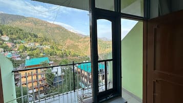 Quarto casal superior, vista para a montanha | Fachada