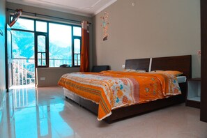 Quarto casal superior, vista para a montanha | Wi-Fi de cortesia