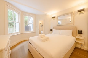 2 bedrooms, iron/ironing board, WiFi, bed sheets - Kensington 2 Bed Apartment (London)