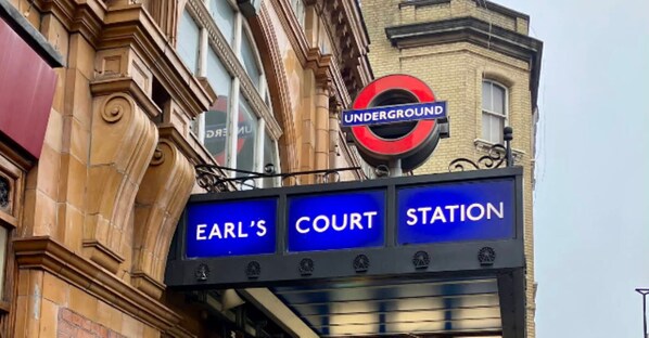 A sign for the Earl's Court Underground Station.