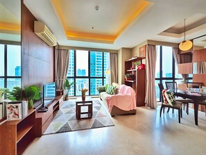 Apartment, 2 Bedrooms, City View | Living area