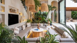 Luxury Villa, Balkon, Bahçe Manzaralı | Oturma alanı