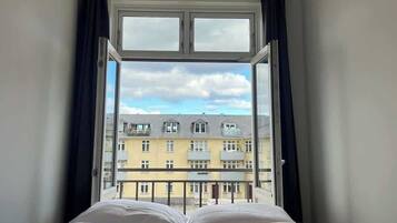 2 dormitorios, escritorio, tabla de planchar con plancha y wifi