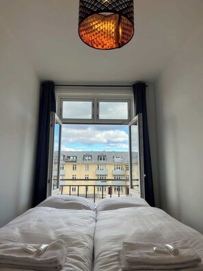 2 bedrooms, desk, iron/ironing board, WiFi