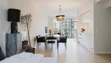 2 bedrooms, desk, iron/ironing board, WiFi