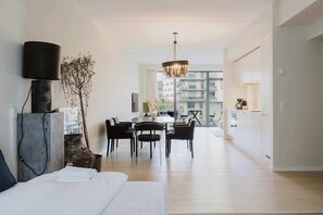 2 bedrooms, desk, iron/ironing board, WiFi