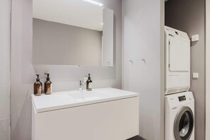 Shower, hair dryer, towels