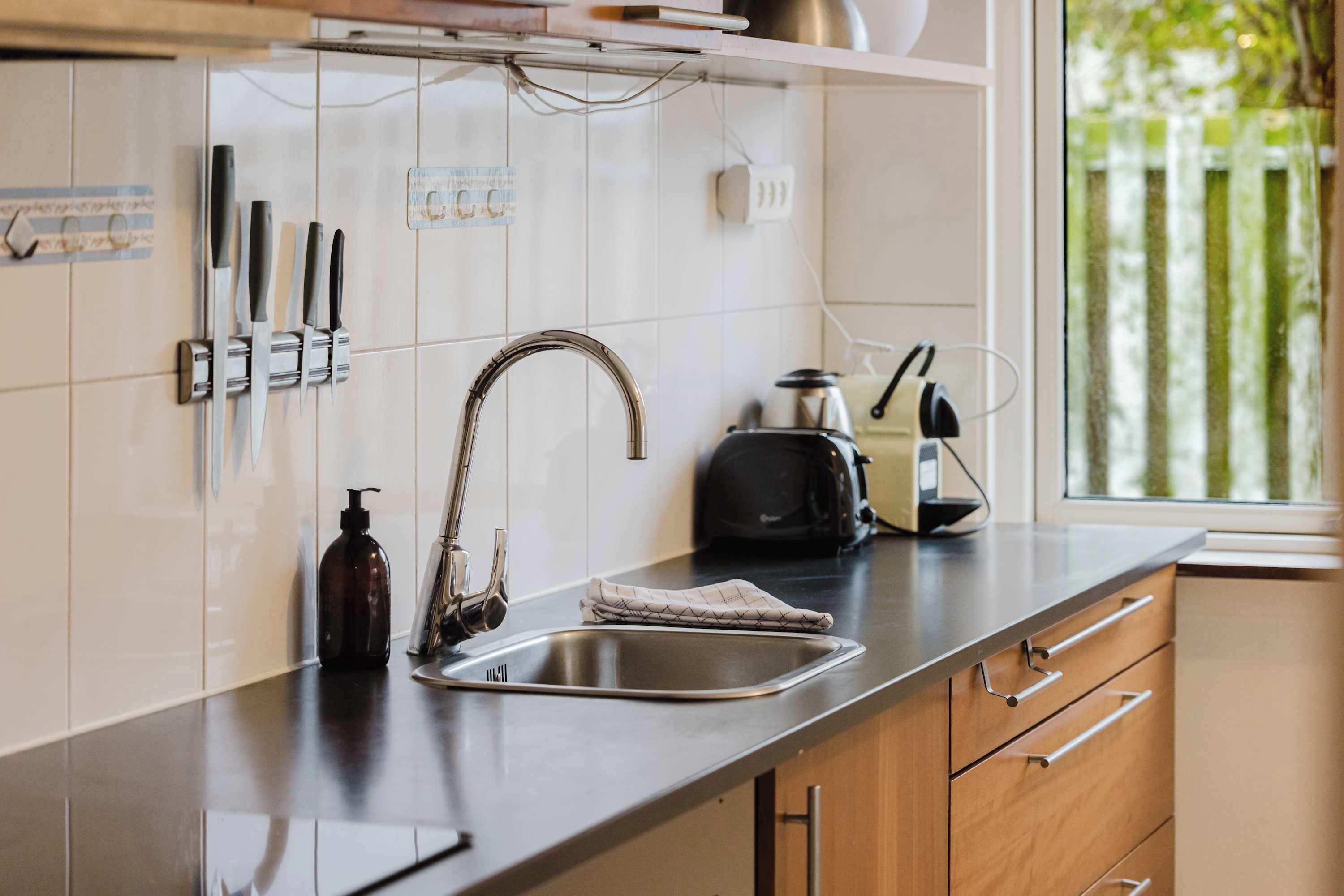 Kylskåp, mikrovågsugn, ugn och spishäll