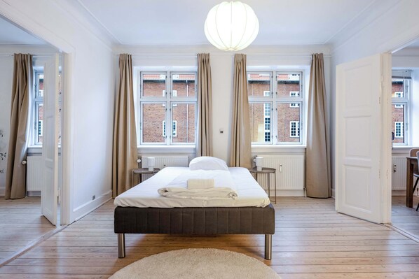 2 bedrooms, iron/ironing board, WiFi, bed sheets