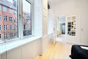 2 bedrooms, desk, iron/ironing board, WiFi