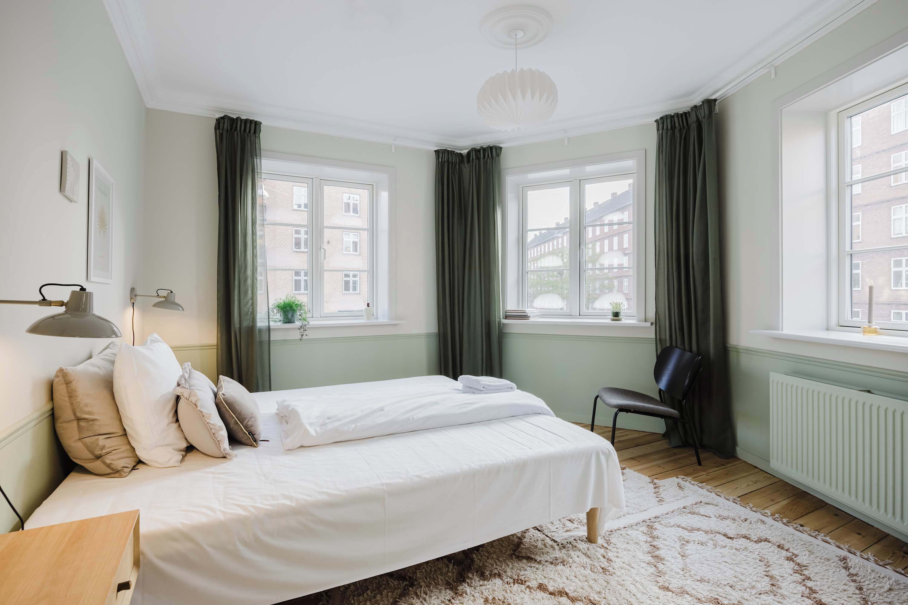 3 soveværelser, skrivebord, strygejern/strygebræt, weekendseng