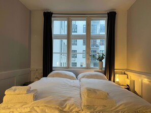 2 soverom, strykejern/-brett, reiseseng for barn og wi-fi