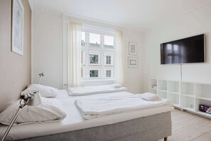 1 bedroom, desk, iron/ironing board, WiFi