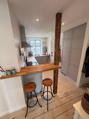 Fridge, microwave, stovetop