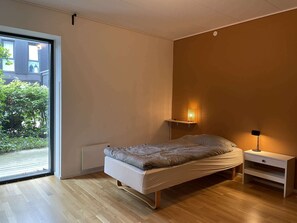 2 habitaciones, escritorio, tabla de planchar con plancha y wifi 