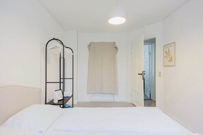 1 bedroom, desk, iron/ironing board, WiFi