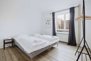 3 bedrooms, iron/ironing board, WiFi, bed sheets