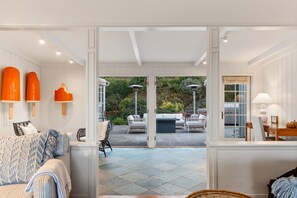 TV, fireplace, offices - Coastal Elegance by the Shore (La Jolla)