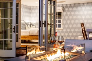 Interior - Coastal Elegance by the Shore (La Jolla)