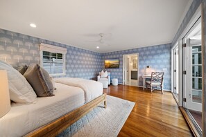 4 室のベッドルーム、デスク、アイロン / アイロン台、WiFi